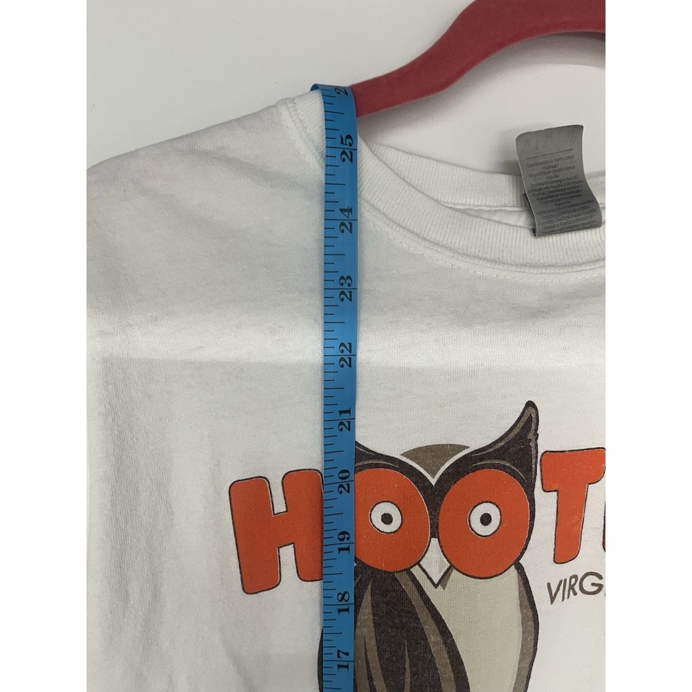 Hooters Virginia Beach VA Graphic T-Shirt White Gildan Medium - Picture 5 of 9